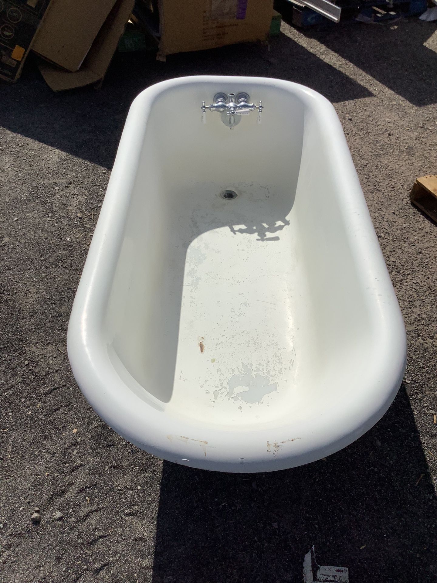 65 in. Clawfoot Tub w/ Faucet