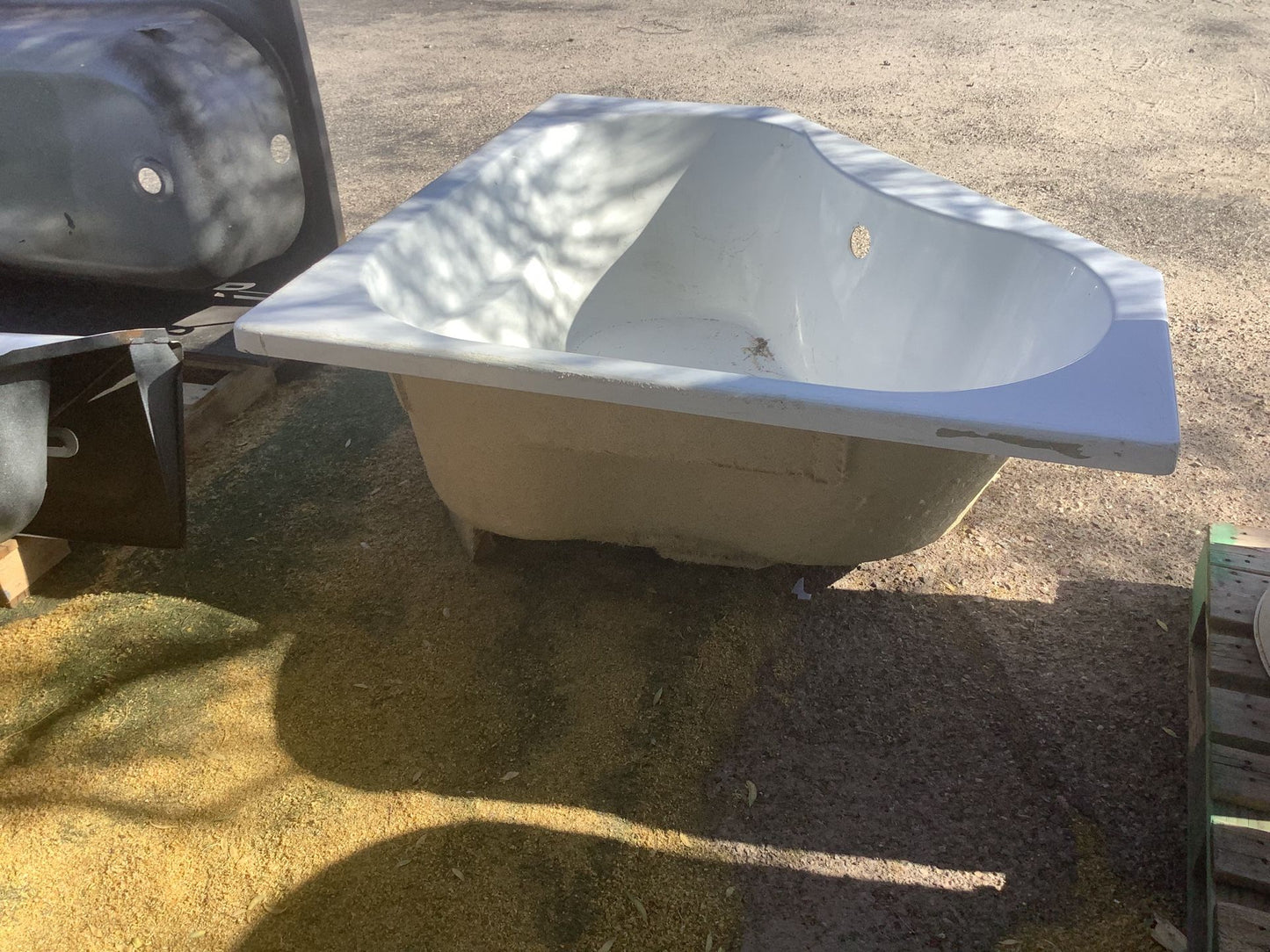 Corner Drop-in Bathtub