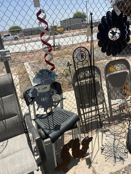 Decorative yard artwork