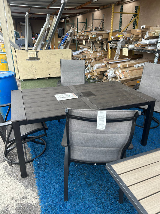Outdoor dining set