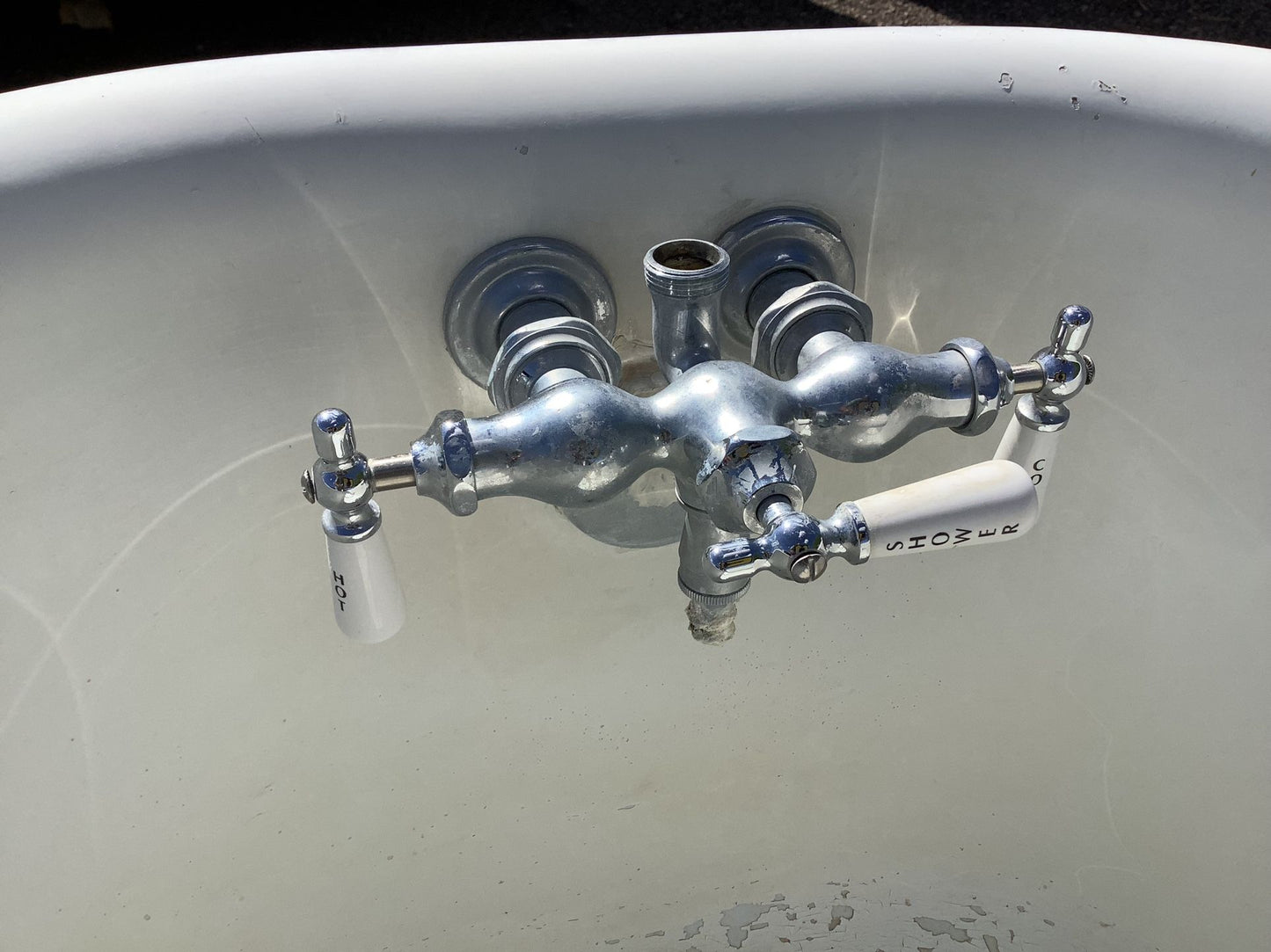 65 in. Clawfoot Tub w/ Faucet