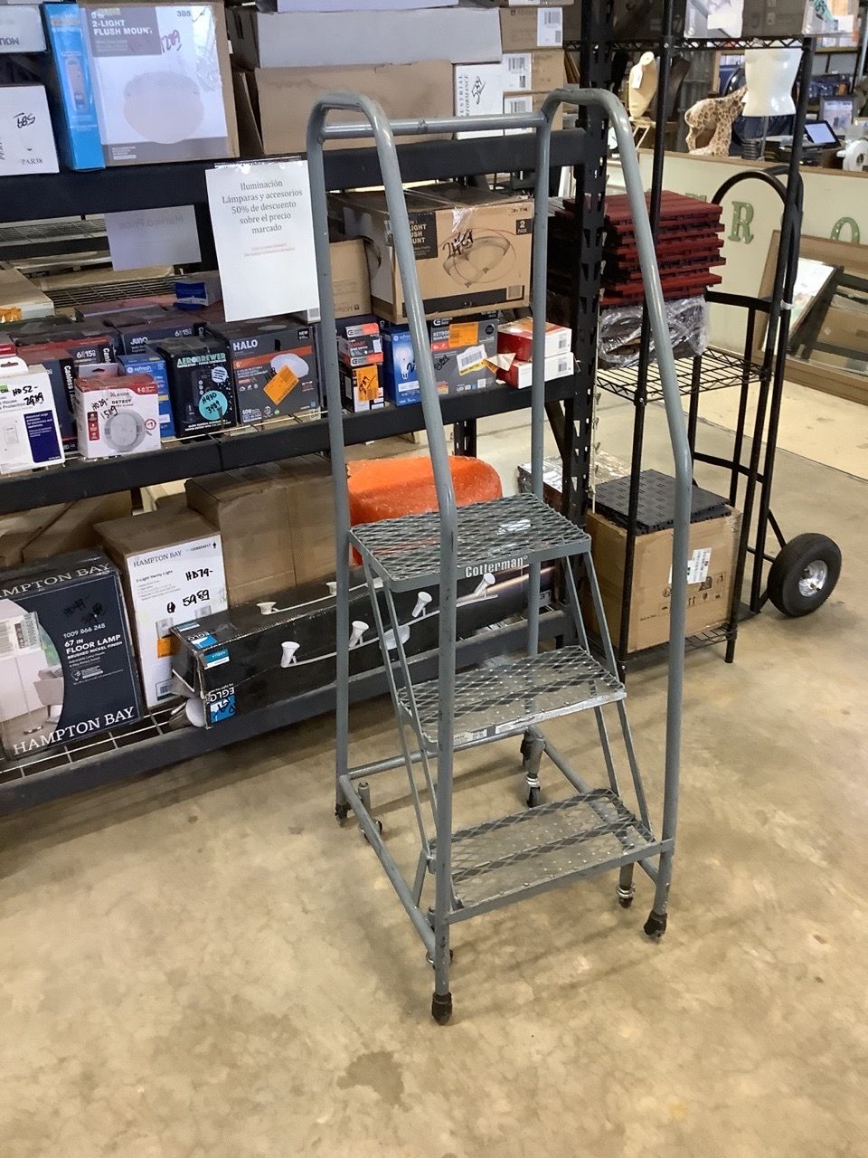 Step Ladder w/ 4 Swivel Casters