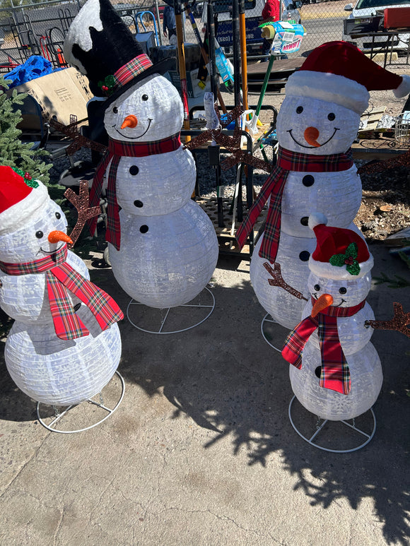 Snowman family of four