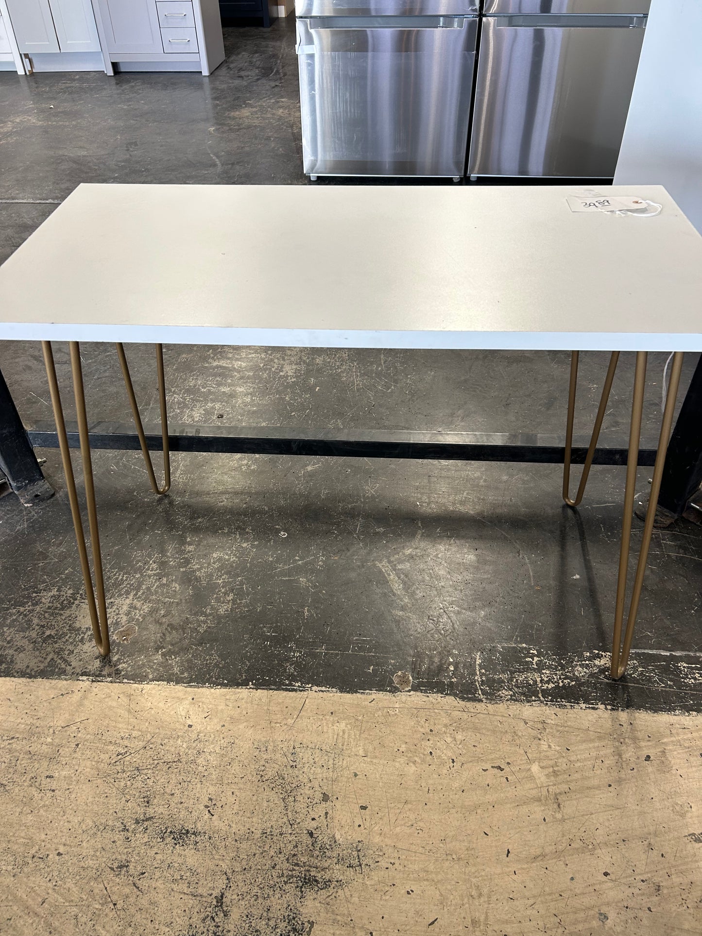 Accent desk table