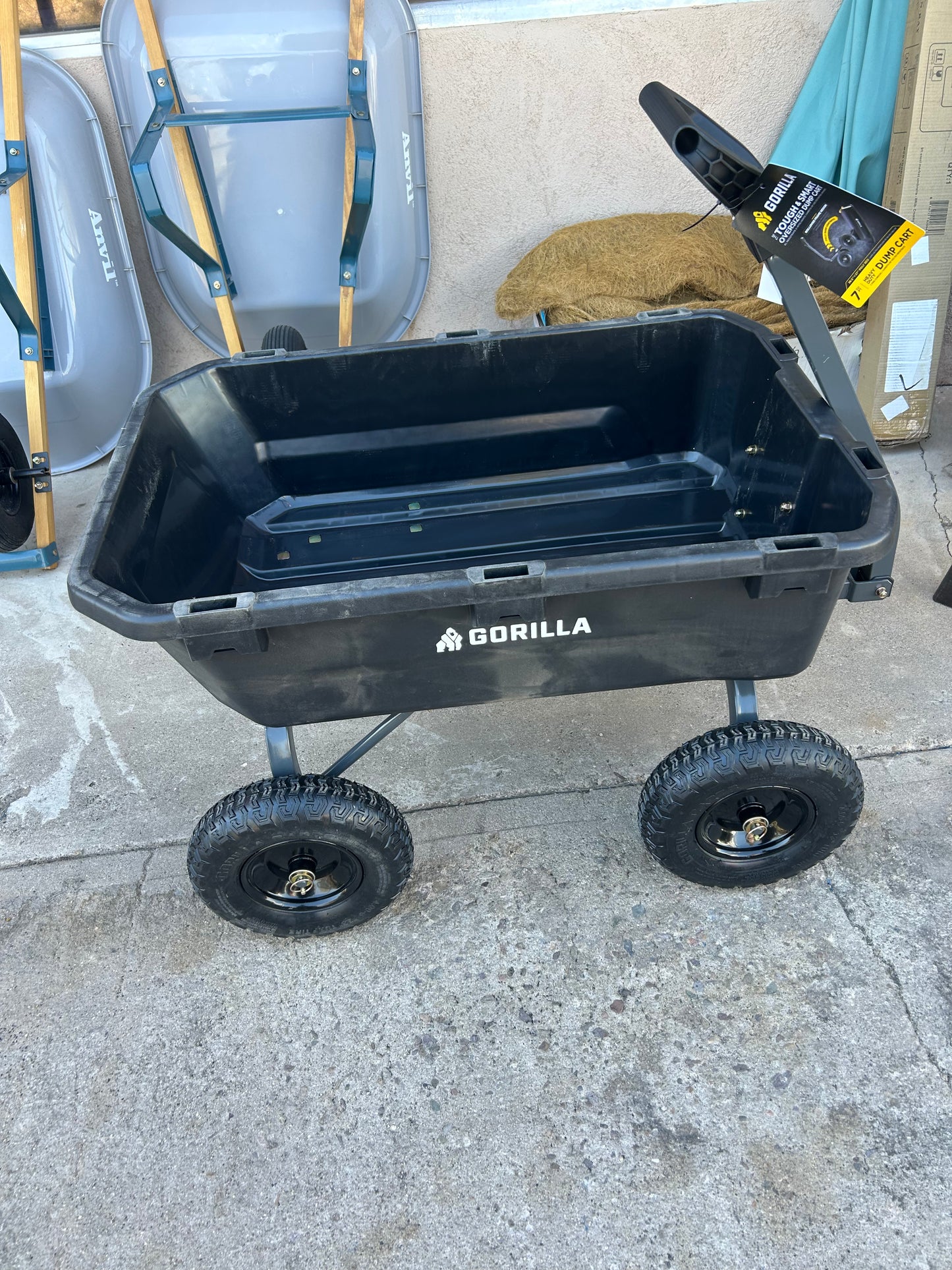 Gorilla carts, dumping gardening car
