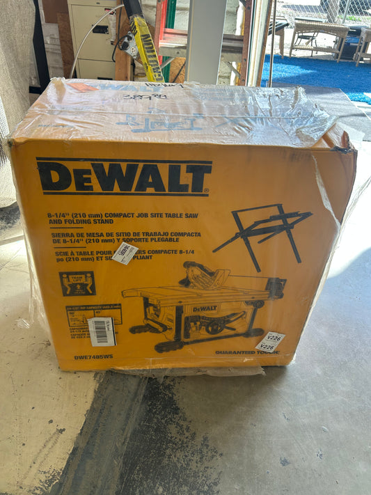 Dewalt compact job site table saw with table