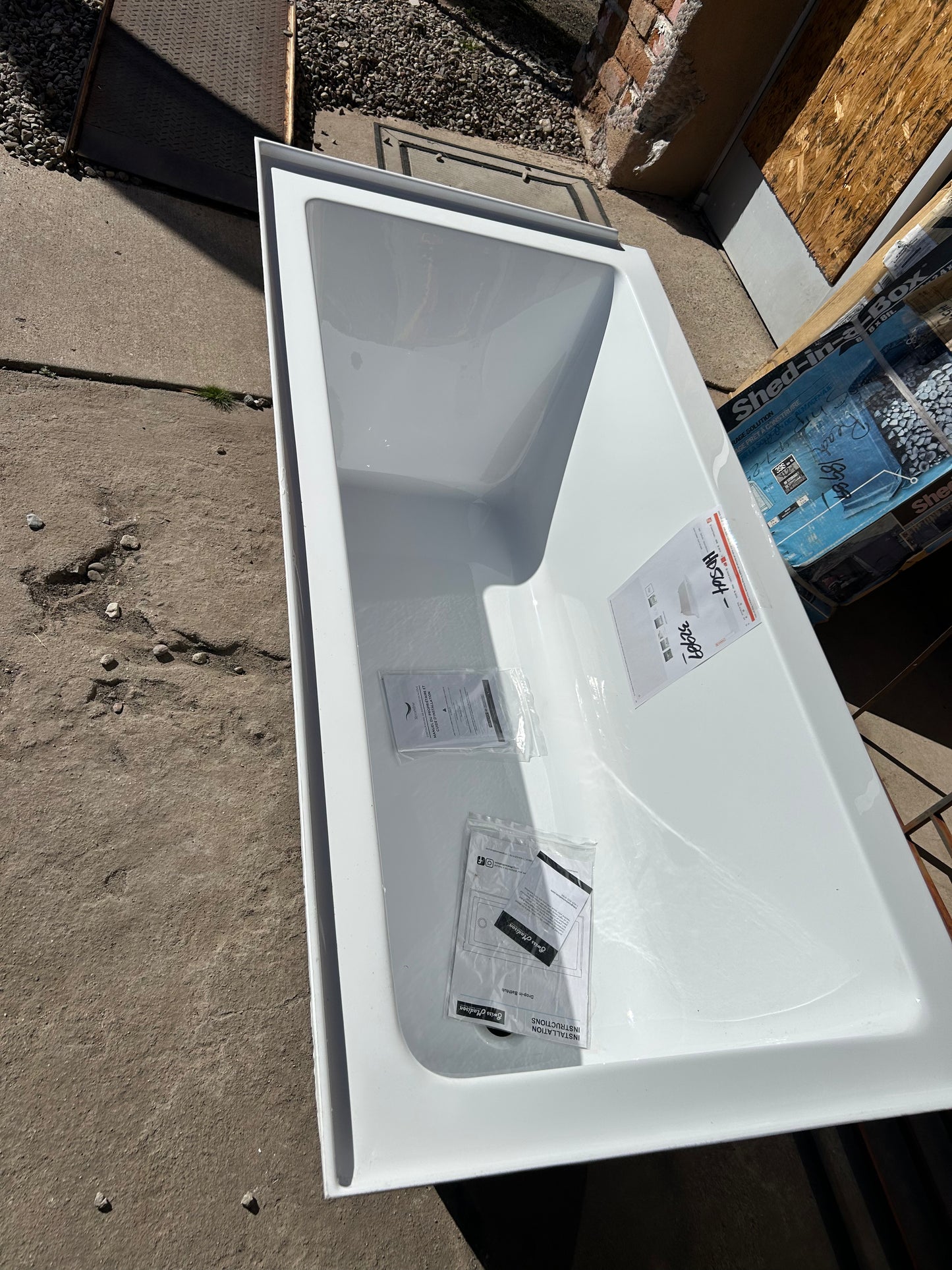 Swiss Madison left-hand drain bathtub