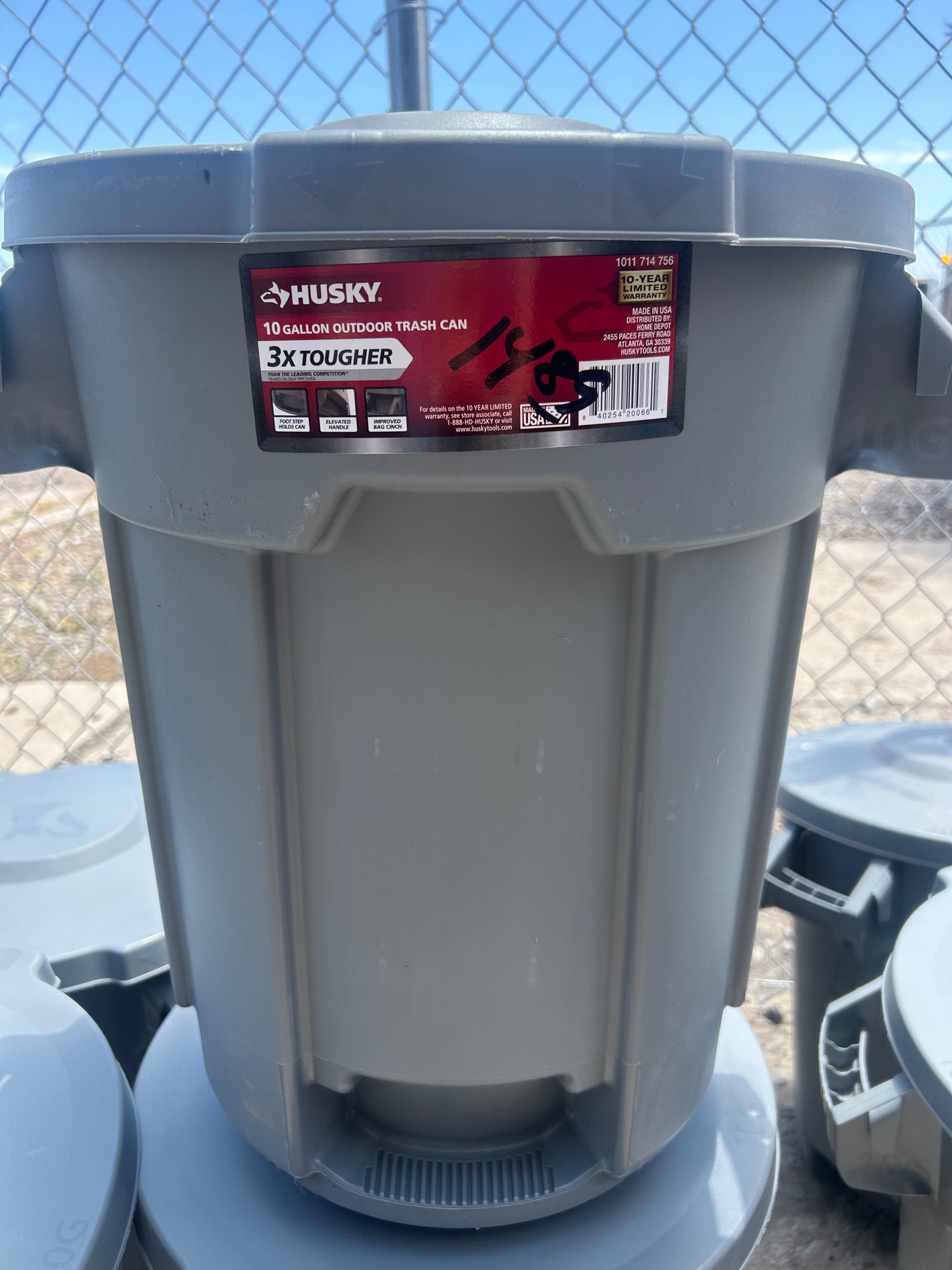 Husky 10 gallon outdoor trashcan ￼