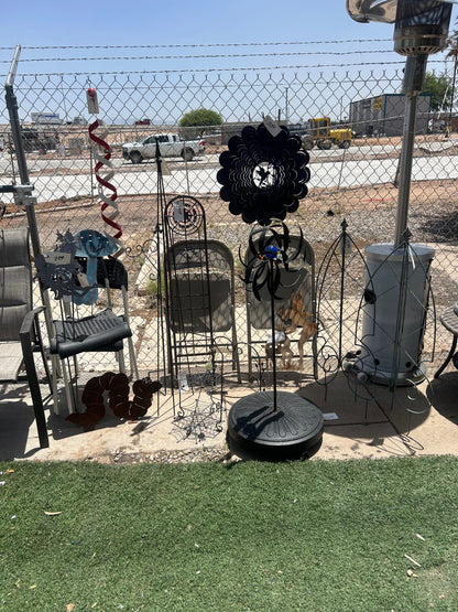 Decorative yard artwork