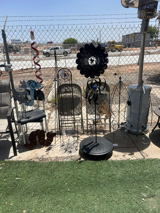 Decorative yard artwork