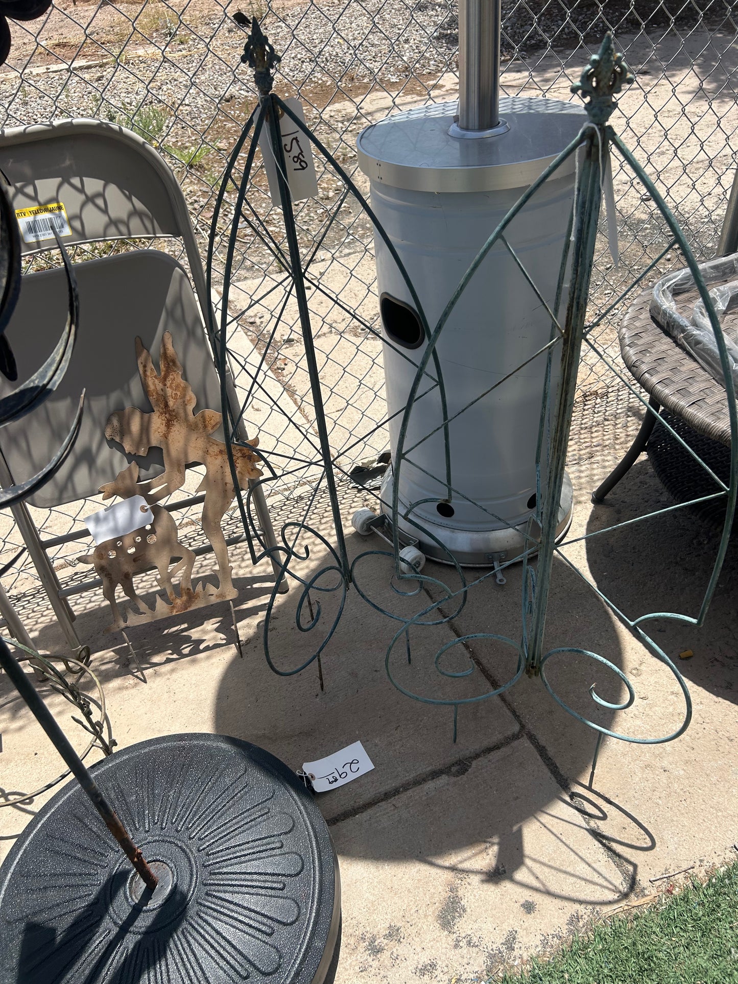 Decorative yard artwork