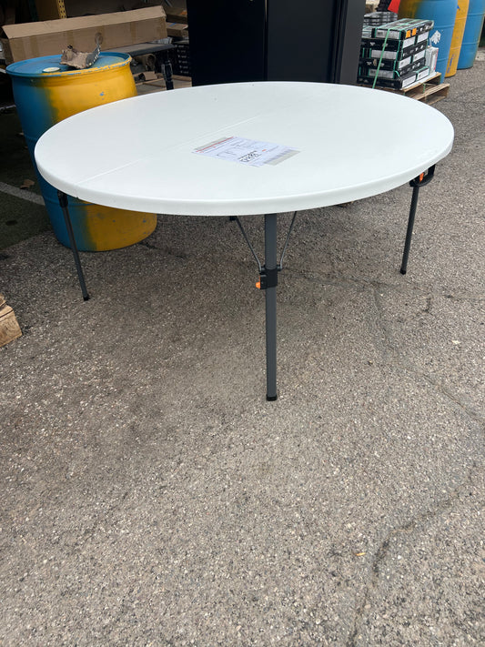 HDX 5 foot round tables