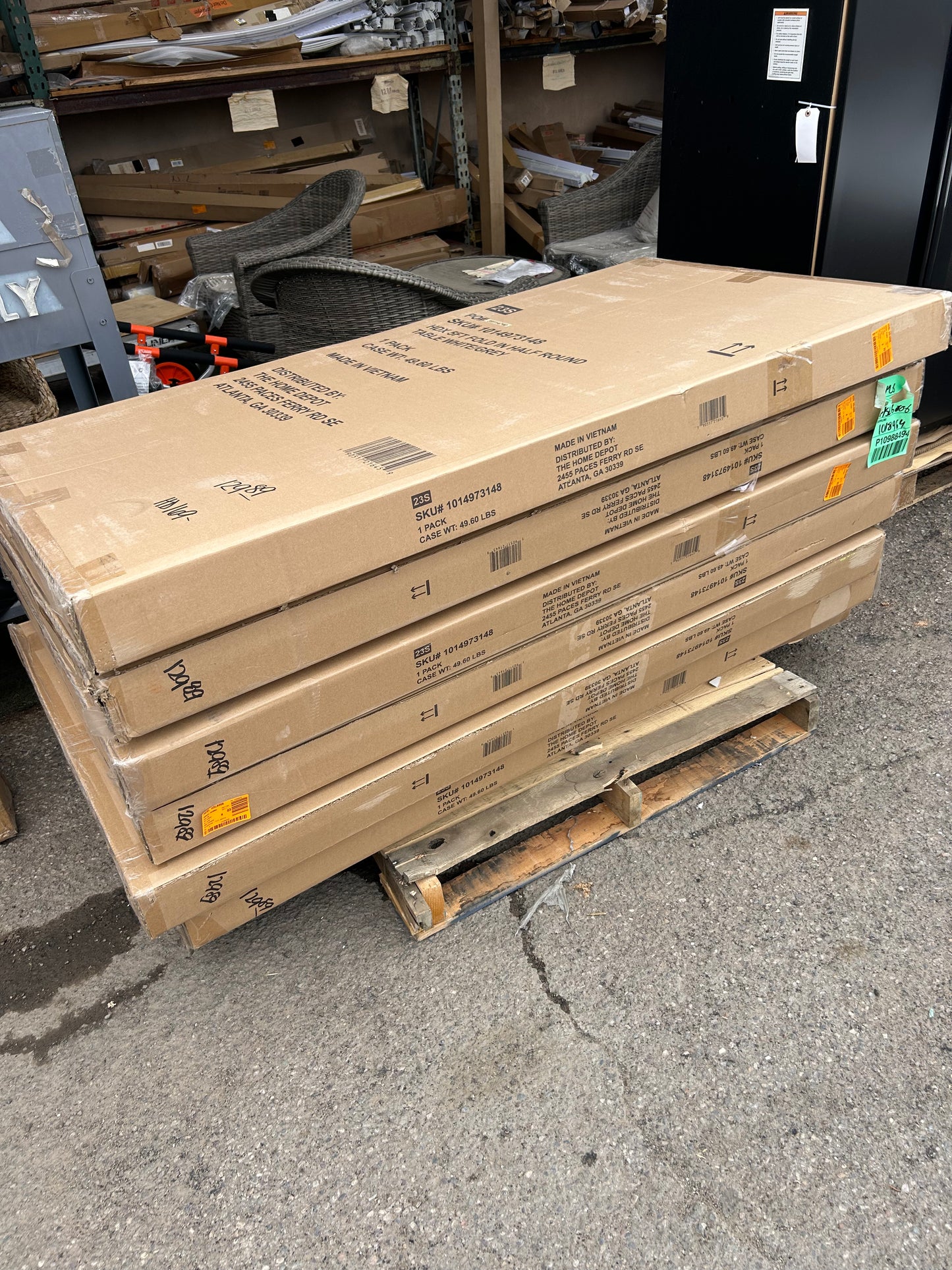 HDX 5 foot round tables