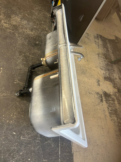 Country farm sink with faucet ￼