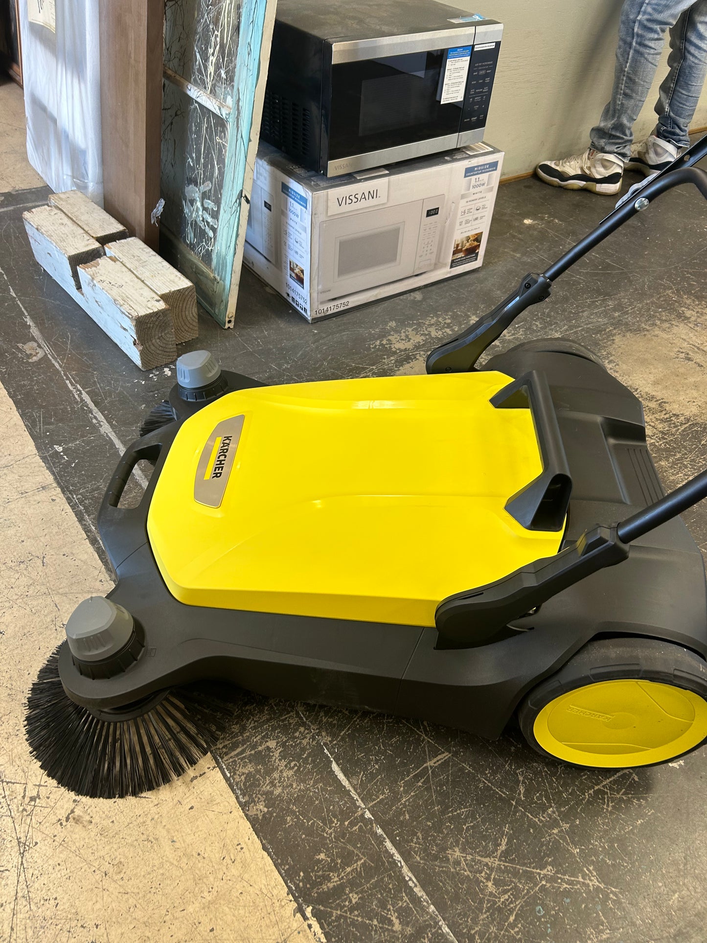 Karcher hand push walk behind floor sweeper ￼