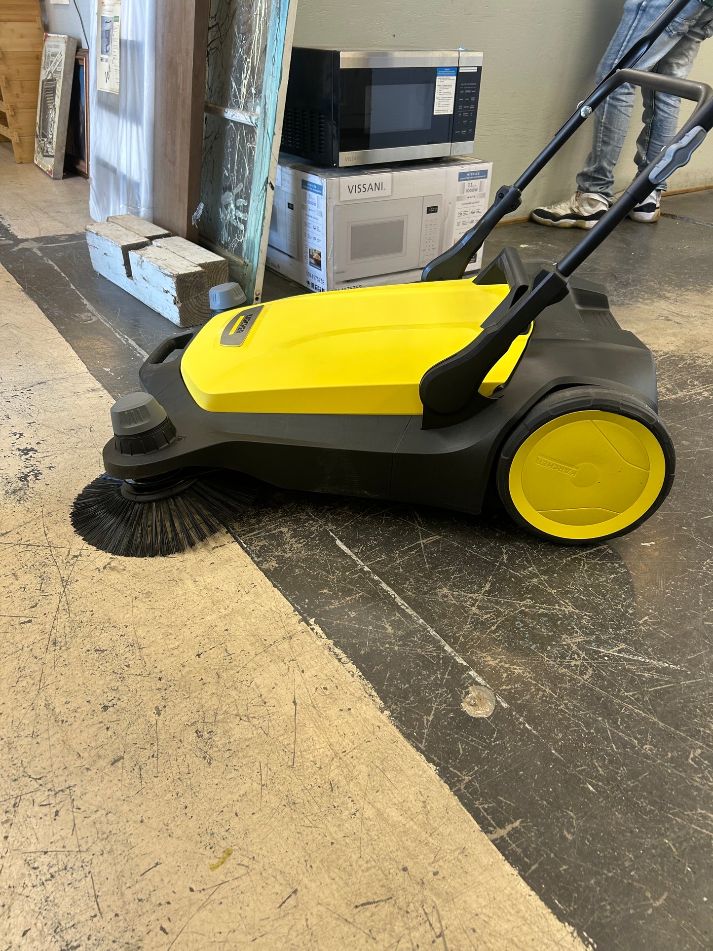 Karcher hand push walk behind floor sweeper ￼