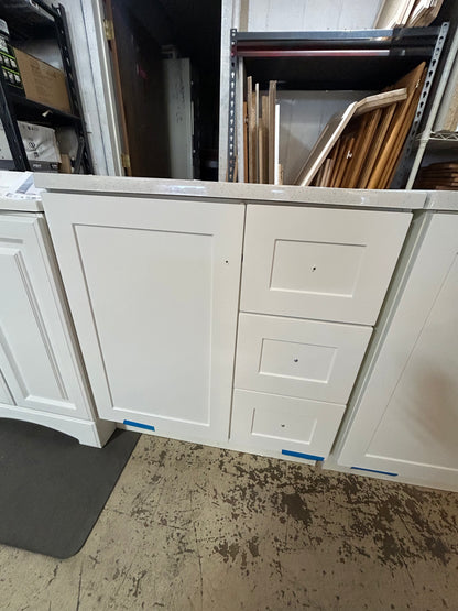 Glacier Bay single sink, bathroom vanity