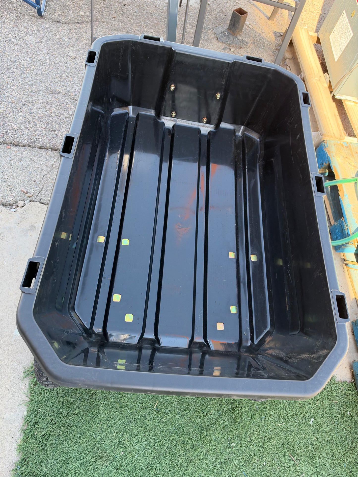 Gorilla plastic dump garden cart