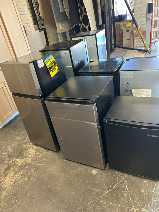 Mini Fridges w/Freezers&nbsp;