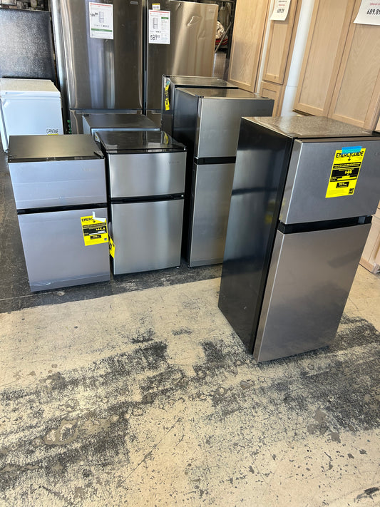 Mini Fridges w/Freezers&nbsp;