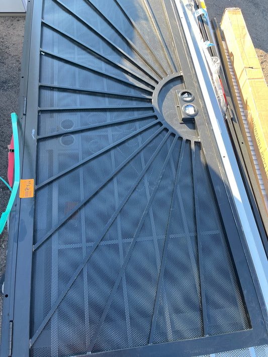 Nueve Dia security door